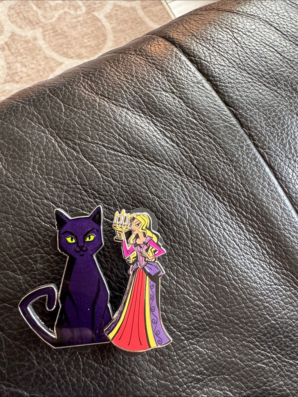 Disney, Hocus Pocus, Sarah and Binx mystery pin series pins NWOT